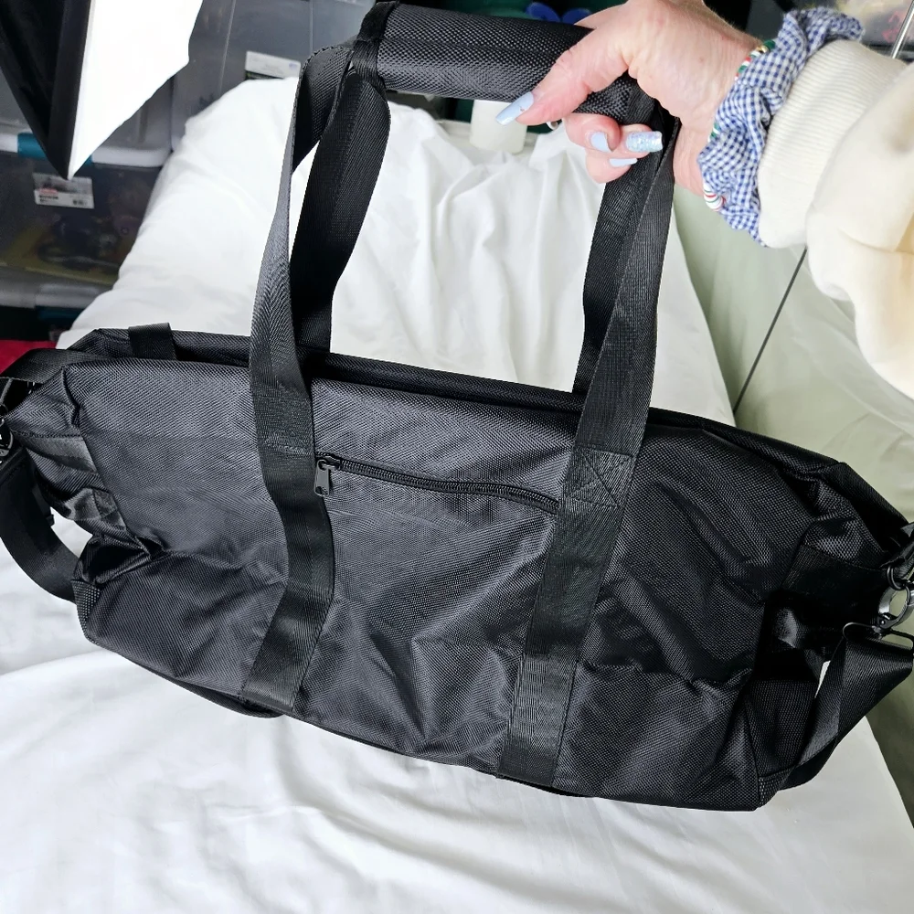Oakley NWOT Utility Duffel bag 50L blackout hunting fishing hiking